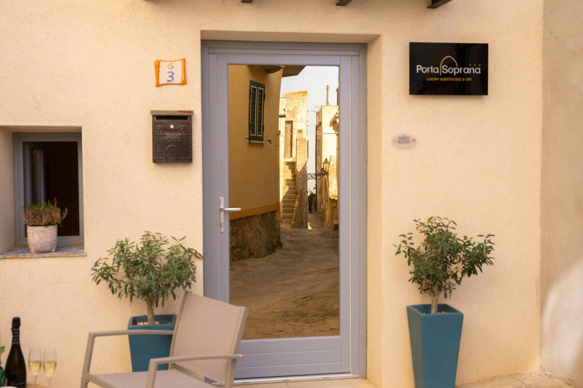 Bed & Breakfast Porta Soprana Luxury & *